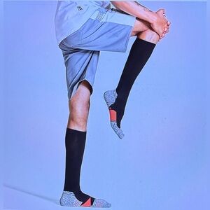 Brand New Wander Men’s Athletic Run Cushion Over The Calf Tube Socks 2 Pairs